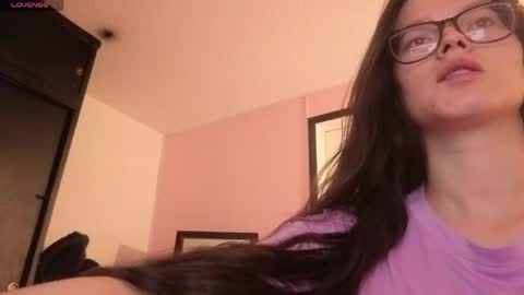 Snapshot of sara_valderrama_ chatting on June 4, 2026, 2:12 pm sara_valderrama_ online show from June 4, 2026, 2:12 pm