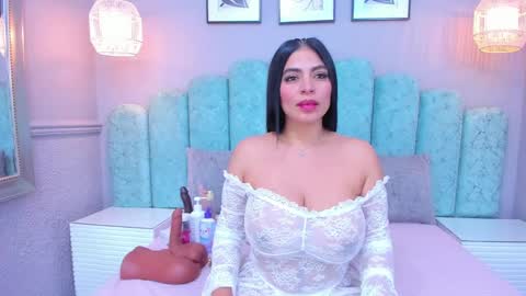 Snapshot of sara_vanegas1 chatting on January 14, 2025, 5:23 pm Sara online show from January 14, 2025, 5:23 pm