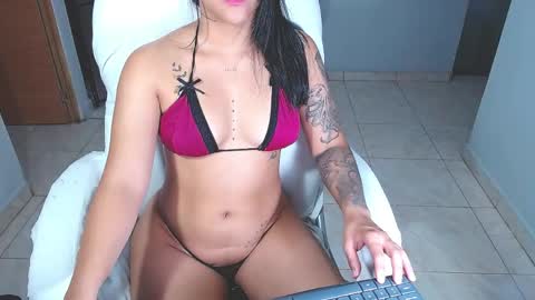 Snapshot of sara_y_rauw chatting on May 17, 2026, 11:45 pm Sara online show from May 17, 2026, 11:45 pm