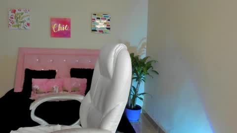 Sarah Ramirez online show from February 25, 2025, 5:36 pm