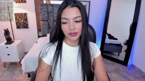 saraa_stormy online show from June 16, 2026, 7:49 pm