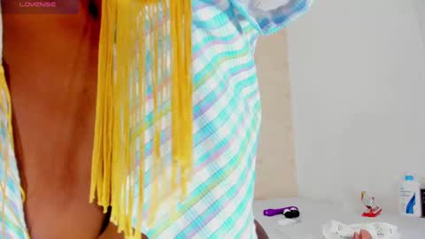 saraacollinss online show from March 4, 2025, 3:00 am