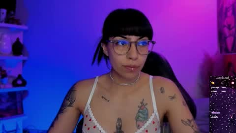 Sara online show from November 4, 2025, 3:00 pm