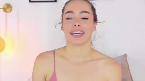 Snapshot of saraarchbould chatting on December 11, 2024, 7:57 pm Sara online show from December 11, 2024, 7:57 pm