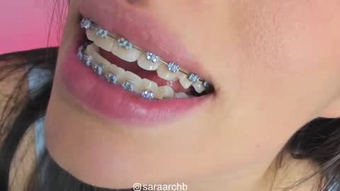 Snapshot of saraarchbould chatting on October 28, 2025, 7:05 pm Sara online show from October 28, 2025, 7:05 pm