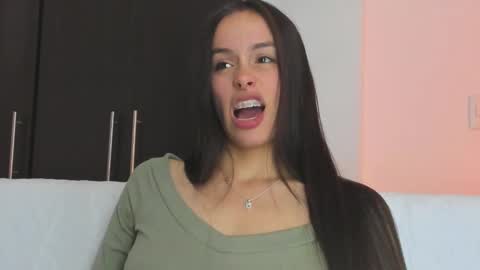 Sara online show from November 19, 2025, 8:31 pm