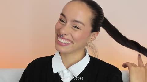 Snapshot of saraarchbould chatting on May 18, 2026, 4:18 am Sara online show from May 18, 2026, 4:18 am