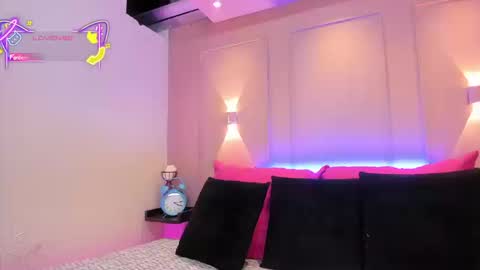 SaraAvila  online show from September 13, 2025, 10:20 pm