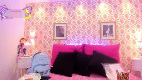 SaraAvila  online show from October 31, 2025, 8:54 pm