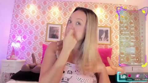 SaraAvila  online show from May 25, 2026, 10:10 am