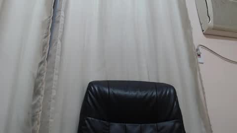 saradorj92 online show from November 18, 2025, 6:18 am