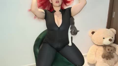 Sara online show from November 9, 2025, 4:55 am