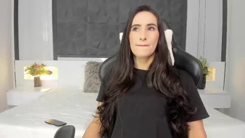  Sara Gomez  online show from October 8, 2025, 12:36 pm