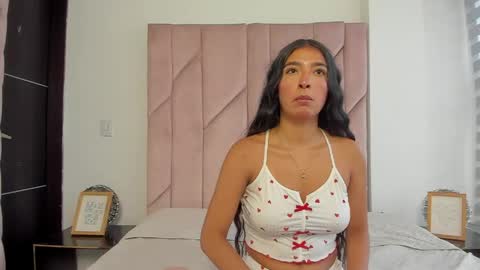 sarah_collens_ online show from May 12, 2026, 11:40 am