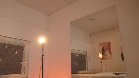       online show from September 8, 2025, 7:46 pm