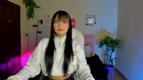 Sarah Ramirez online show from February 17, 2025, 11:34 am