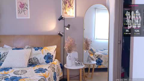 sarah_rayy online show from October 31, 2025, 5:25 pm