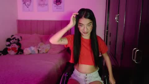 Sarah online show from February 18, 2025, 6:37 pm