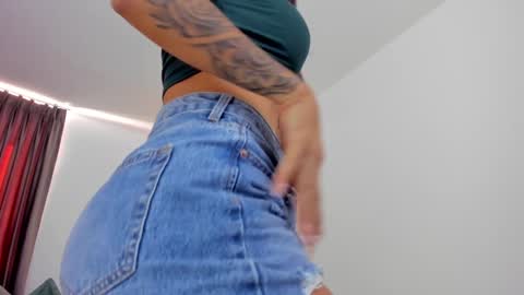 Sarah online show from January 21, 2025, 2:37 pm