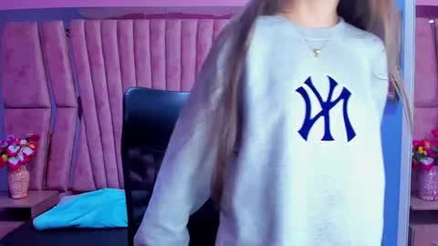 Sarah online show from December 6, 2024, 3:55 pm