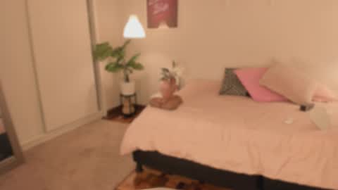   online show from September 11, 2025, 5:18 am