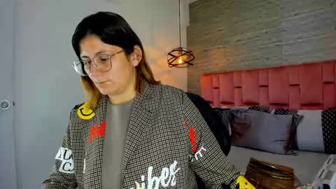 Sarah Deyvis online show from October 29, 2025, 1:13 pm