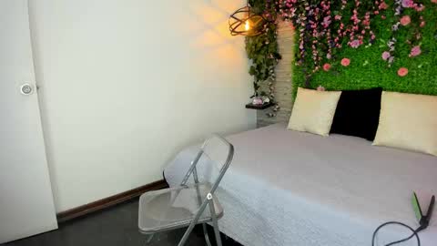 Sarah Deyvis online show from November 26, 2025, 3:02 pm