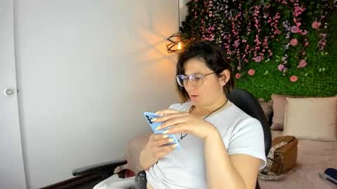 Sarah Deyvis online show from December 2, 2025, 1:17 pm