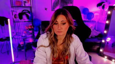 Snapshot of sarahholly chatting on December 14, 2024, 11:50 am Divine Sarah NONUDE model online show from December 14, 2024, 11:50 am