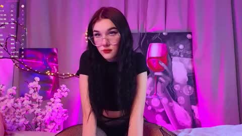 Sarah  online show from November 23, 2025, 9:25 pm