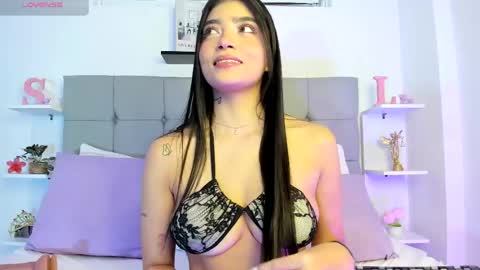 sarahlopezz290 online show from June 7, 2026, 3:32 am