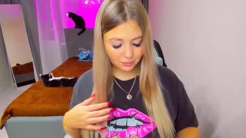 Sarah online show from November 8, 2025, 2:28 pm