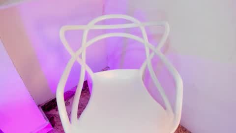 Sarahnovoa  online show from November 17, 2025, 7:19 pm