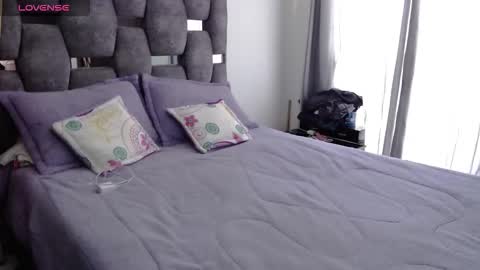 Lia online show from October 26, 2025, 6:14 pm