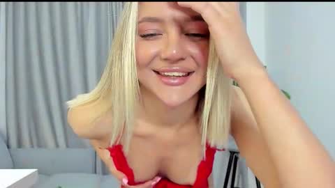 sarahphyllis online show from September 9, 2025, 7:46 pm