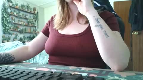 Sarah online show from June 3, 2026, 8:14 pm