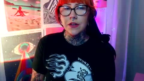 Snapshot of saraht666 chatting on October 4, 2025, 5:16 am Sarah T online show from October 4, 2025, 5:16 am