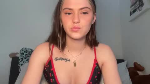 SarahxOliver online show from November 14, 2025, 5:55 pm