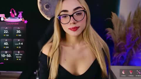 Sara jones   online show from June 5, 2026, 4:02 pm