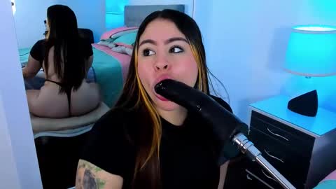 Snapshot of sararendon chatting on December 4, 2025, 3:43 pm sararendon online show from December 4, 2025, 3:43 pm