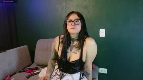 Sara Herrera online show from June 9, 2026, 2:01 am
