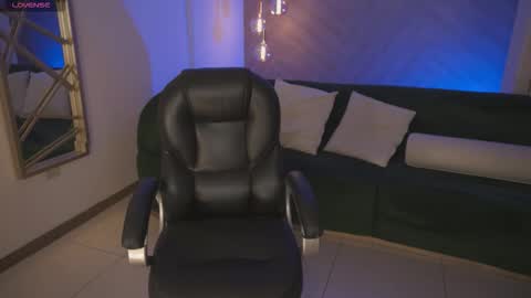 Sara Winstone online show from February 26, 2026, 8:30 pm