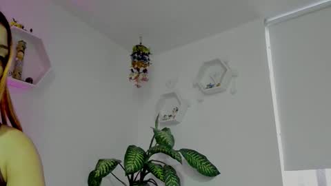 Saray  online show from January 15, 2026, 10:35 pm