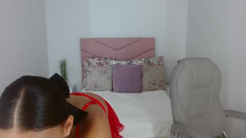 Saray Vega online show from September 22, 2025, 7:27 pm