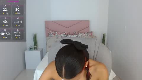 Saray Vega online show from October 3, 2025, 7:22 pm