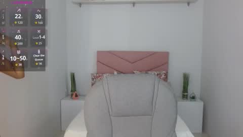 Saray Vega online show from October 18, 2025, 7:25 pm