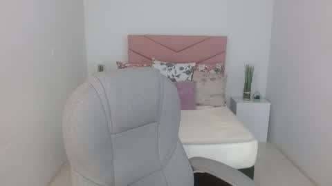 Saray Vega online show from October 24, 2025, 7:21 pm