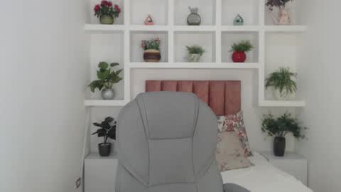 Saray Vega online show from November 21, 2025, 8:40 pm