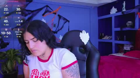 Sari  online show from November 2, 2025, 8:11 pm