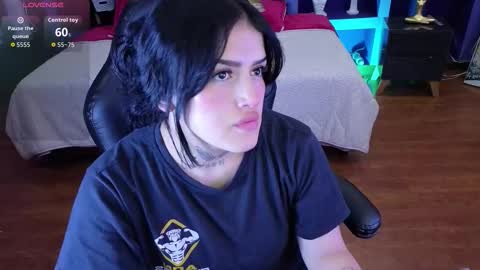 Sari  online show from November 18, 2025, 8:24 pm